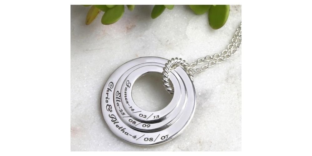 The Biggest Necklace Trend That You Need To Follow