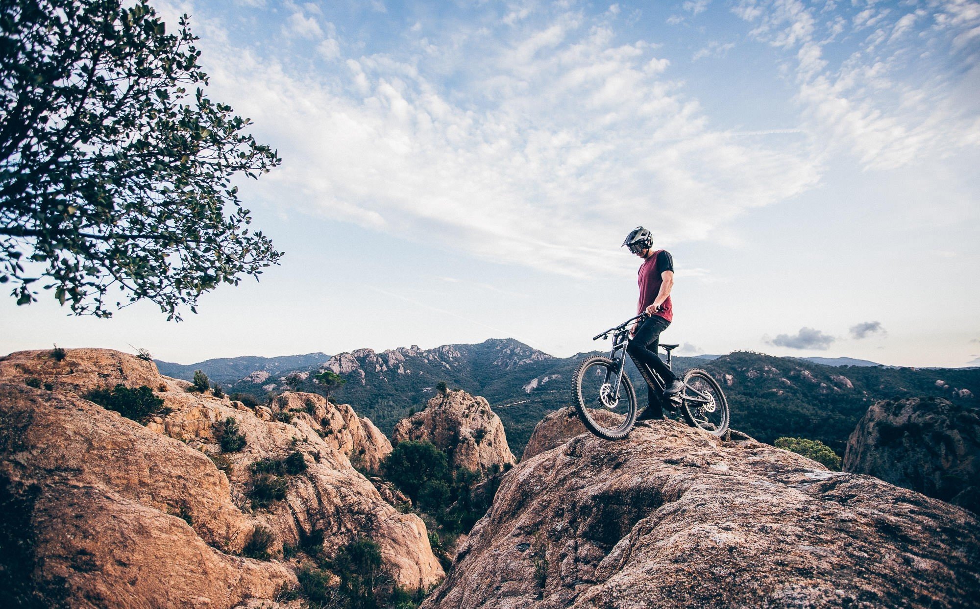 Electric mountain bike vs traditional mountain bike