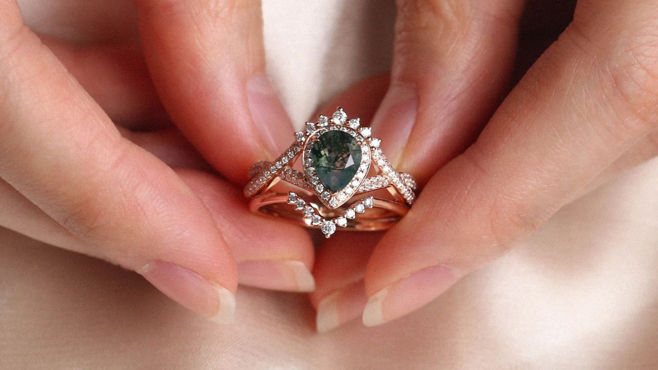 Nature's Elegance: Why Moss Agate Rings Are Ideal for Wearing on Special Events