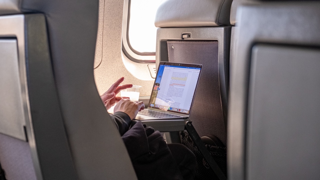 How to Get More Battery Life from Your Laptop When You're Away from an Outlet