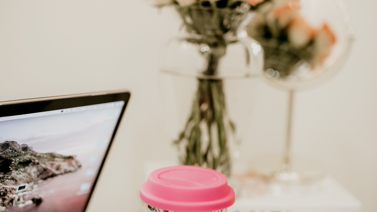 The Lid Design Question That Most Bulk Tumbler Buyers Don't Think to Ask