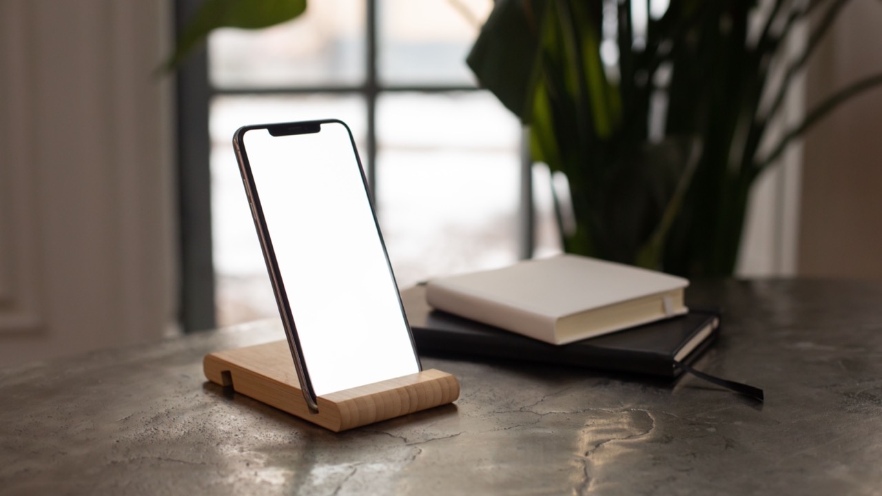 What to Look for in a MagSafe Phone Stand Before You Buy One